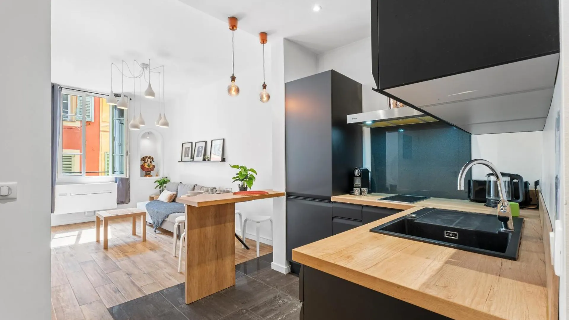 Nice Renting - Rossetti - Modern Haven Heart Of Old Nice Apartment